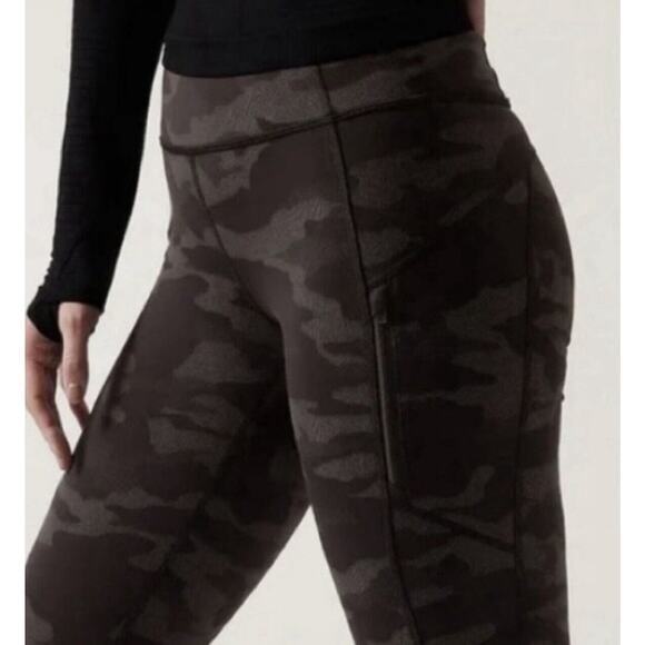 Athleta Pants Womens 3X Rainier Reflective‎ Tight Black Camo Gorpcore $119 - Picture 3 of 3